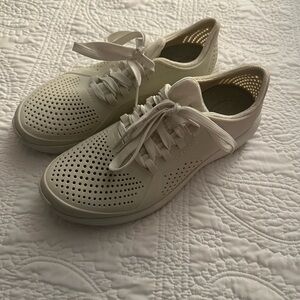 Ⓜ️SOLDⓂ️Crocs White Perforated Sneakers